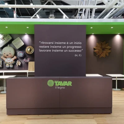 banco-reception-dritto-marrone-per-stand-tavar