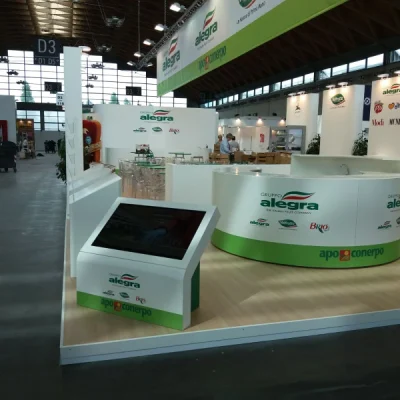 banco-semicircolare-per-stand-alegra