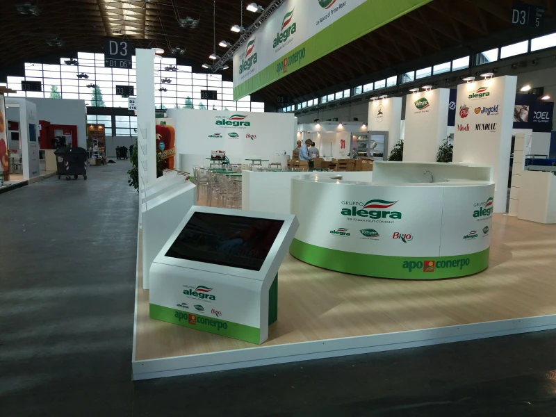 banco-semicircolare-per-stand-alegra