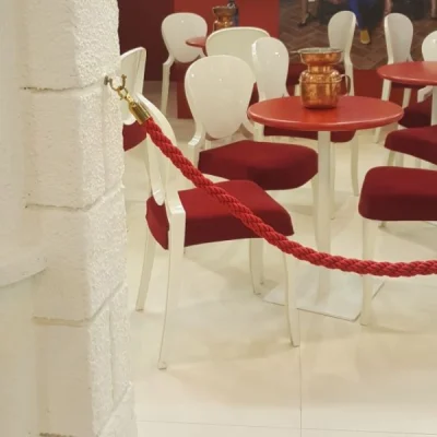 sedia-queen-con-cuscino-rosso