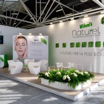 stand-winni-s-con-poltrone-bianche-little-albert
