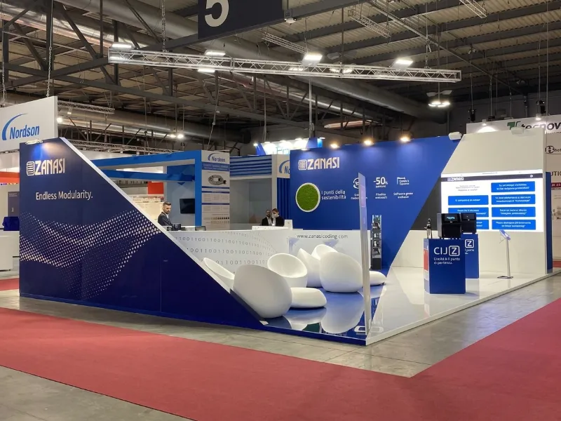 stand-zanasi-con-poltroncine-bianche